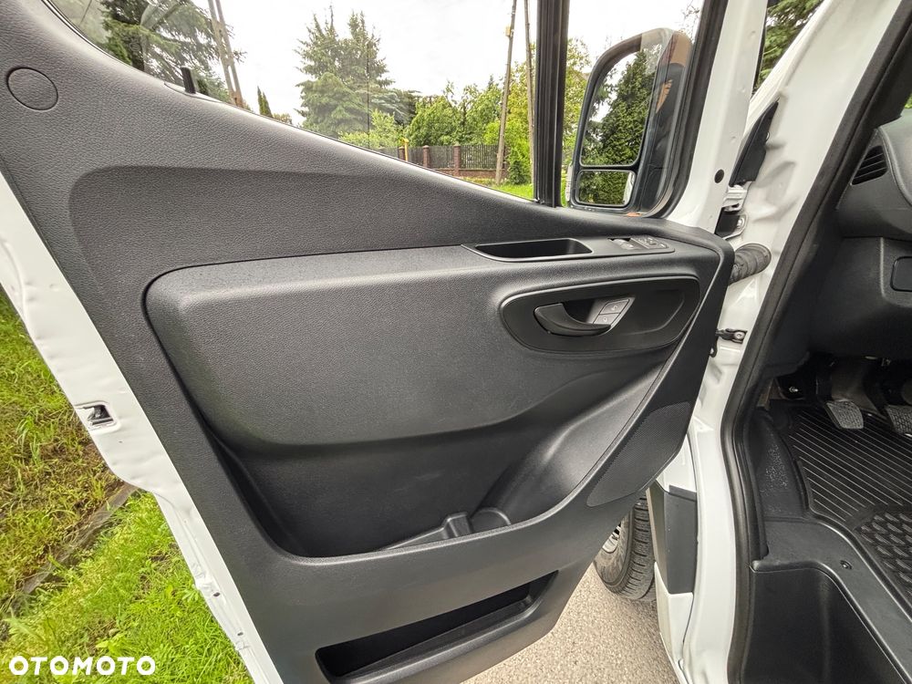 Mercedes-Benz Sprinter - 13