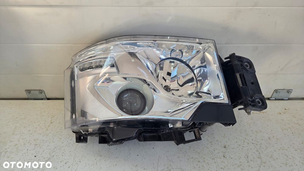 Lampa przednia reflektor xenon Renault Range T 89207501 - 1