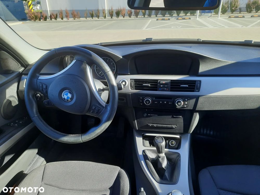 BMW Seria 3 320i - 4