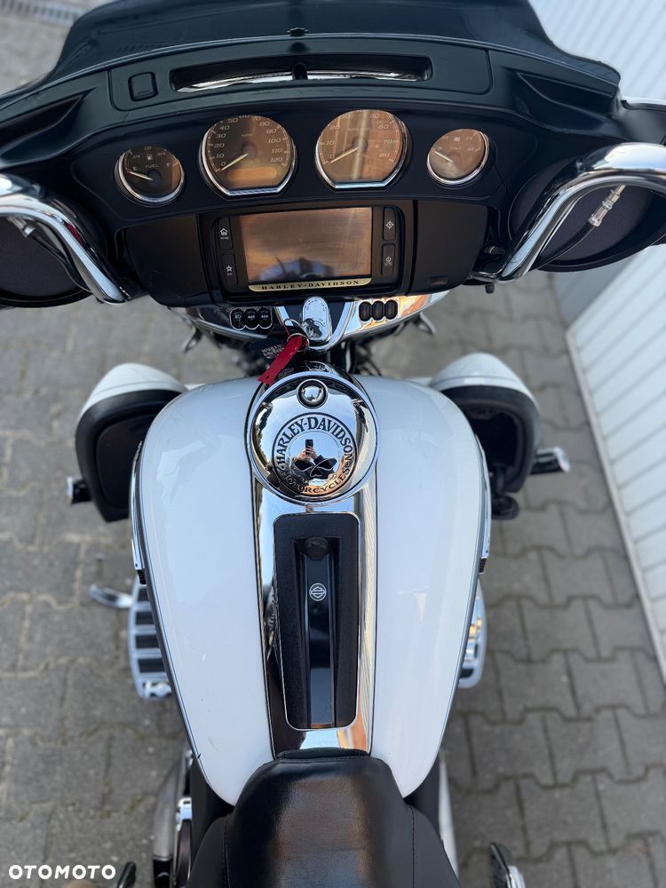 Harley-Davidson Touring Street Glide - 17