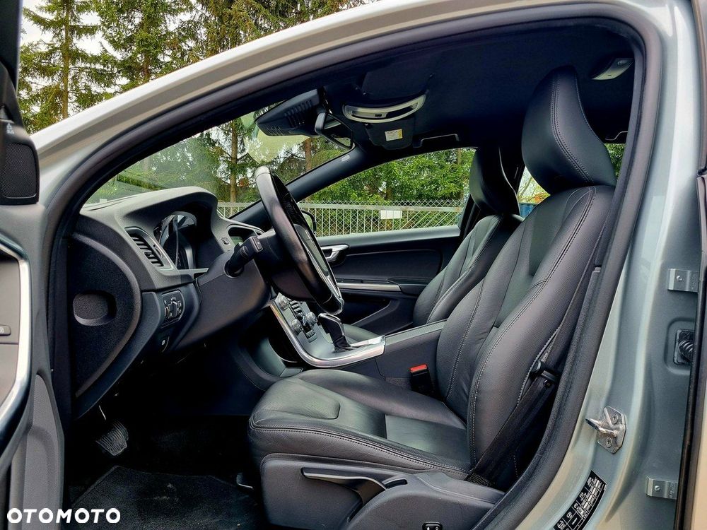 Volvo V60 Cross Country D3 Geartronic Summum - 9