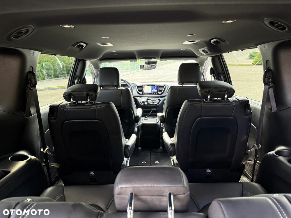 Chrysler Pacifica - 16