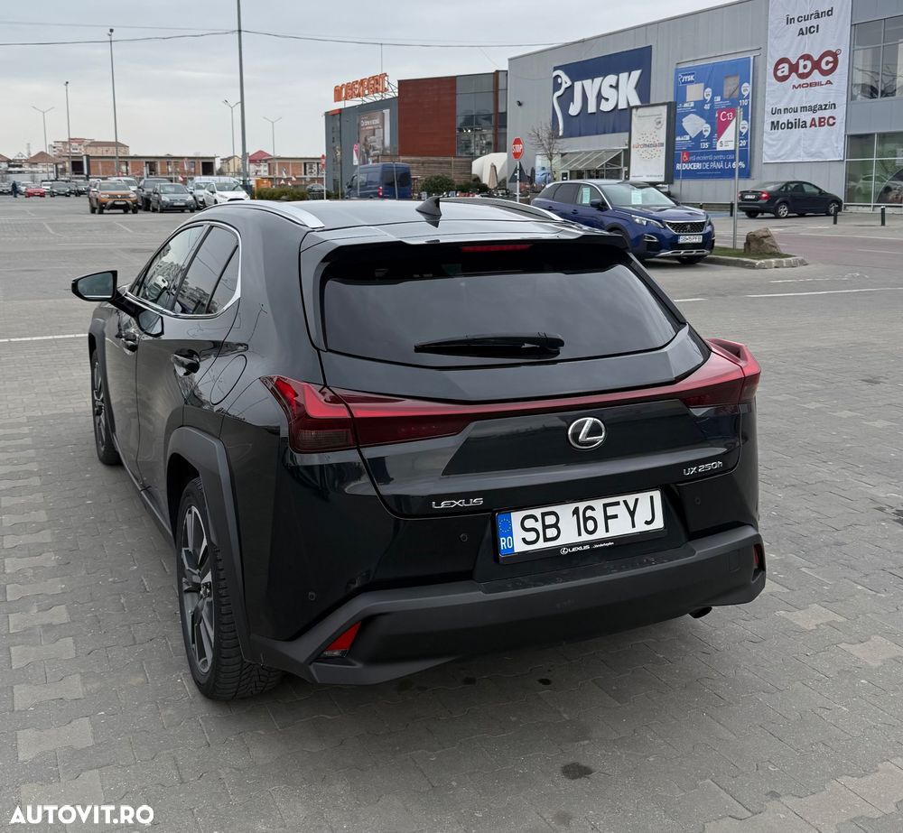 Lexus UX - 3