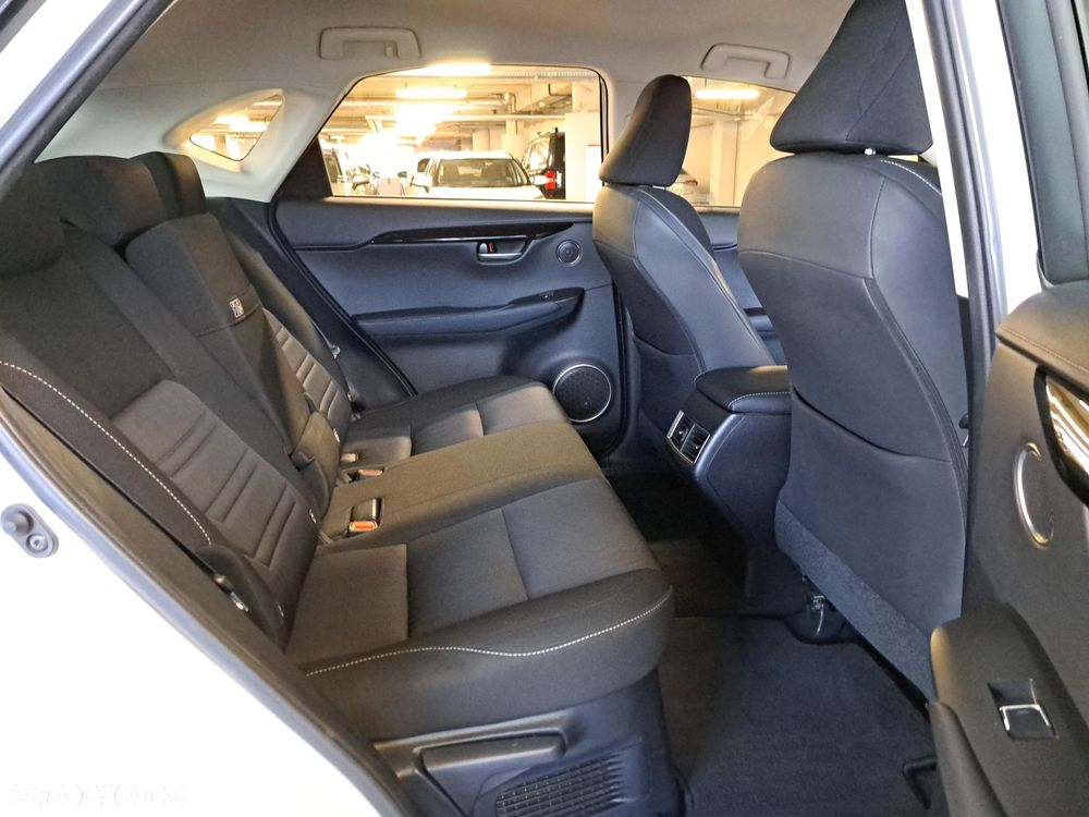 Lexus NX 300h Business Edition AWD - 13