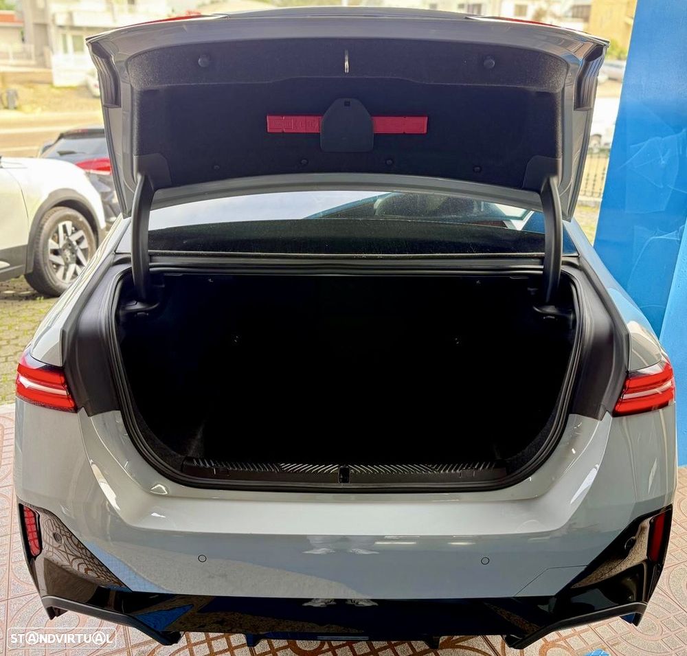 BMW 520 d Pack Desportivo M - 27