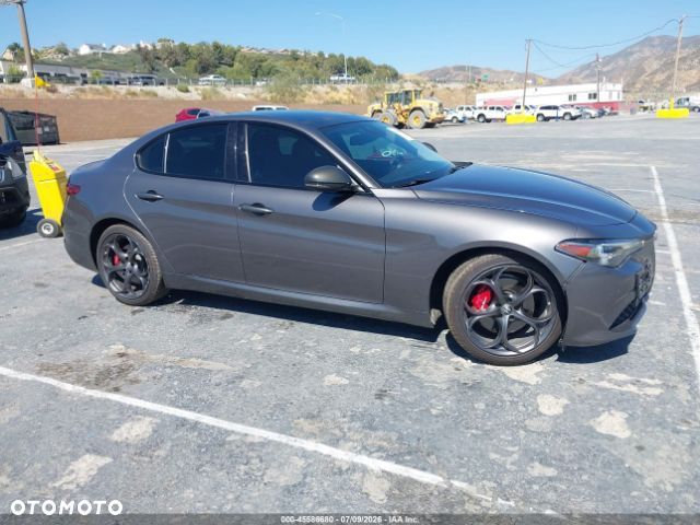 Alfa Romeo Giulia 2.0 Turbo TI Q4 - 13