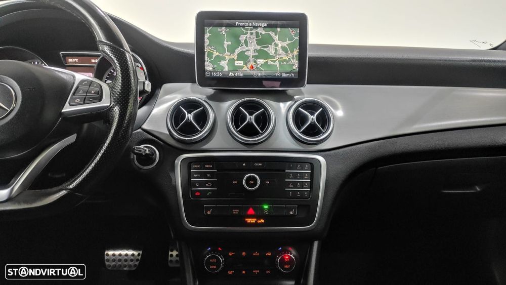 Mercedes-Benz CLA 200 d Shooting Brake AMG Line Aut. - 32