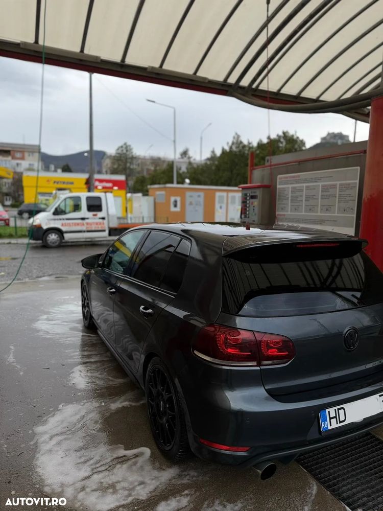 Volkswagen Golf 2.0 DPF GTD - 2
