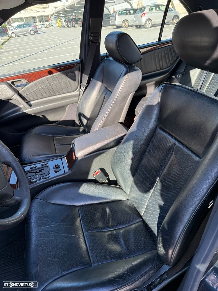 Mercedes-Benz E 300 - 8