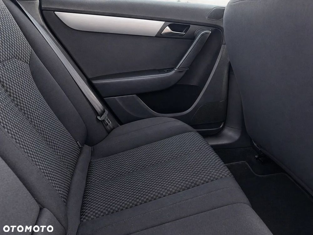 Volkswagen Passat - 9