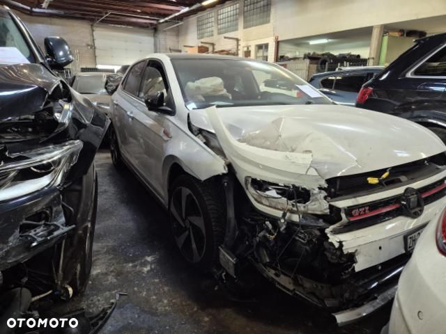 Volkswagen Polo 2.0 TSI DSG GTI - 3