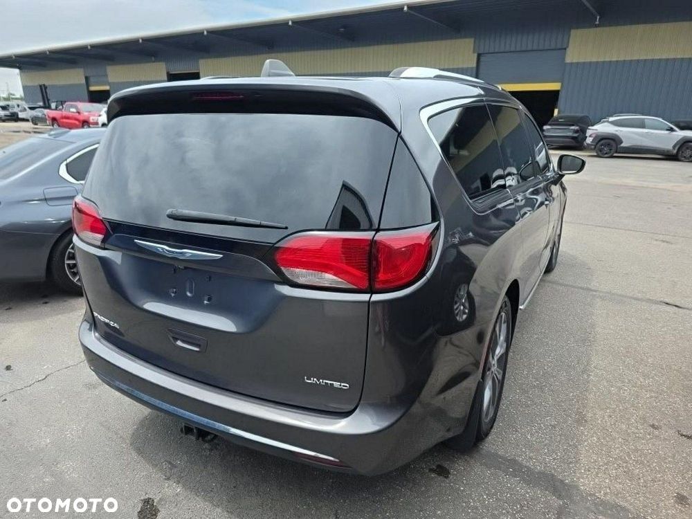 Chrysler Pacifica - 5