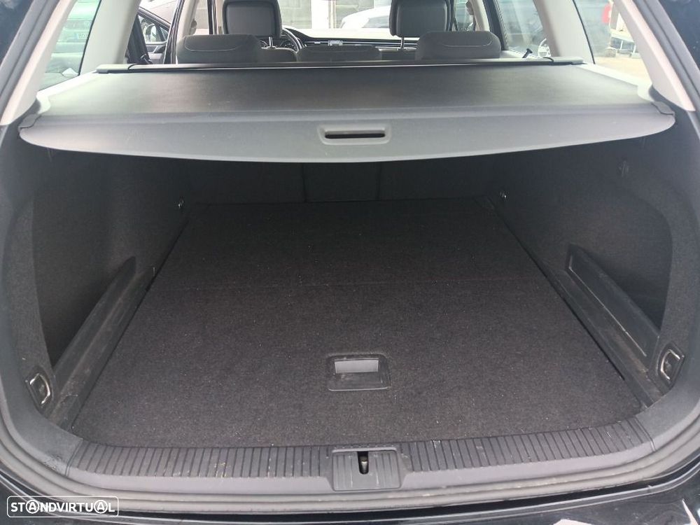 VW Passat Variant 2.0 TDI Business DSG - 18