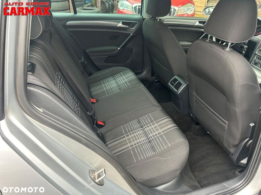 Volkswagen Golf - 30