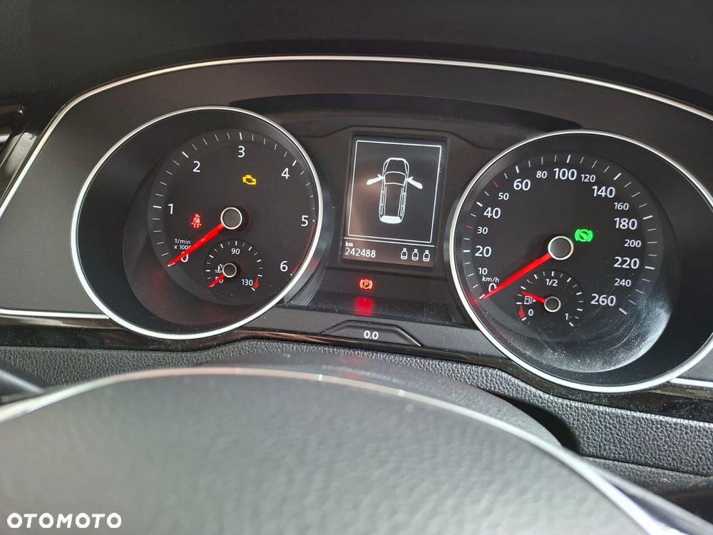 Volkswagen Passat - 12