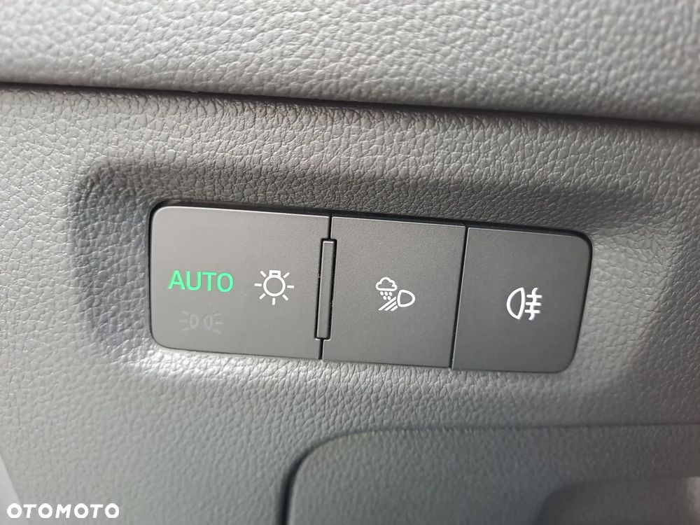 Skoda Octavia 1.5 TSI mHEV Selection DSG - 32