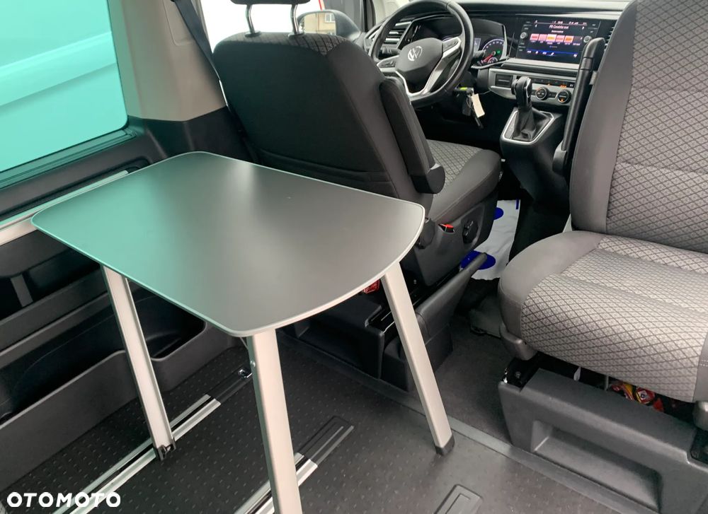 Volkswagen TRANSPORTER T6.1, DSG 4Motion, T6 4x4 plus reduktor napędów, Model BULLY MULTIVAN DELUX ORYGINAL, Światła LED, Fotele obracane kapitańskie, Dynamiczne zawieszenie komfortowe, 3 strefowa klimatyzacja, Felgi specjalne, Pakiet akustyczny, Stolik CAMPER - 36