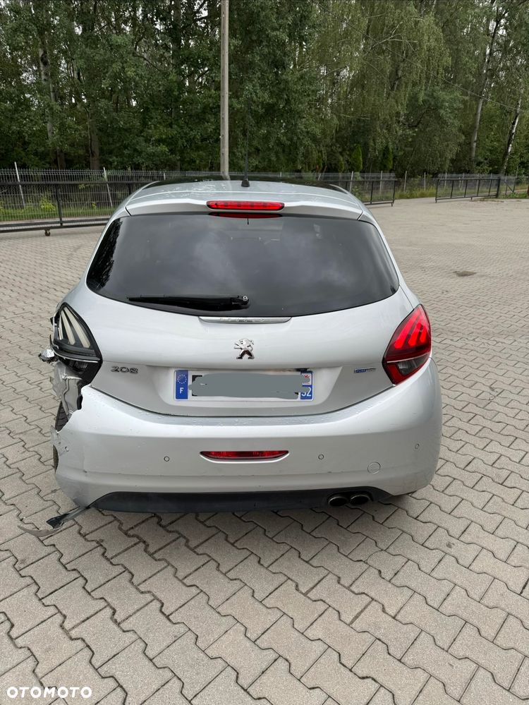 Peugeot 208 1.2 PureTech GPF Signature S&S - 8
