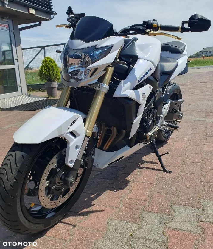 Suzuki GSR - 2