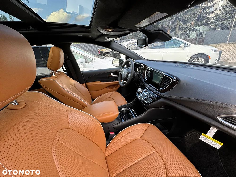 Chrysler Pacifica - 30