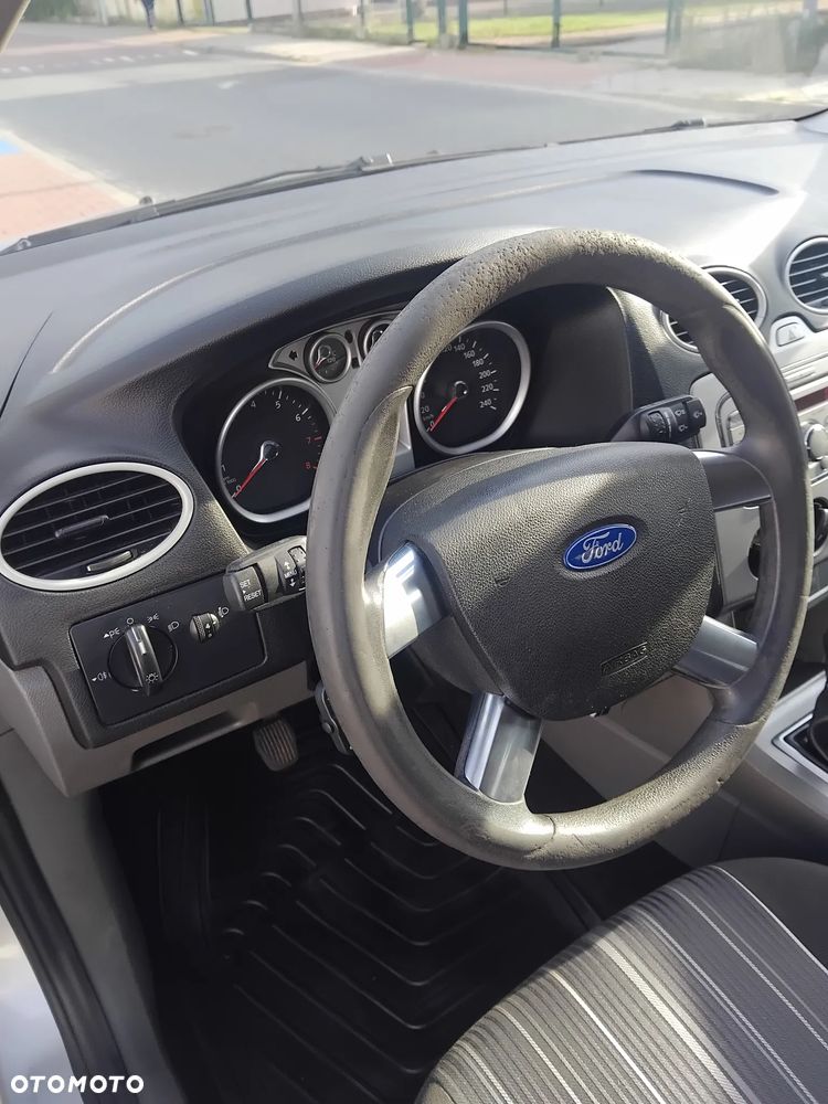 Ford Focus 1.6 Ambiente - 6