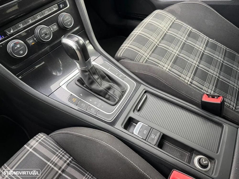 VW Golf 2.0 TDI GTD DSG - 23