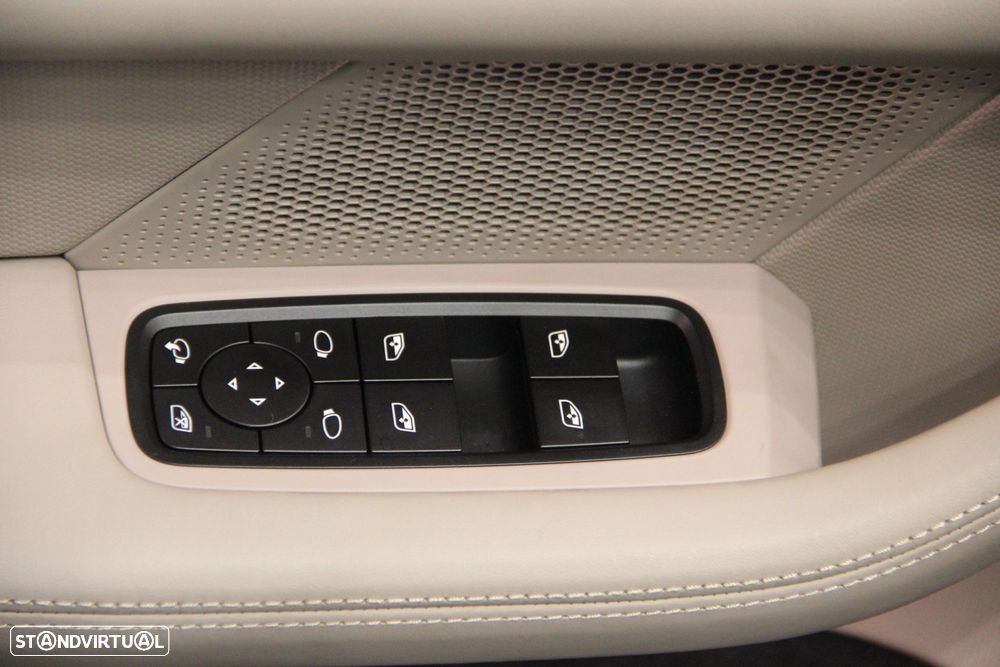 Porsche Taycan Sport Turismo - 24