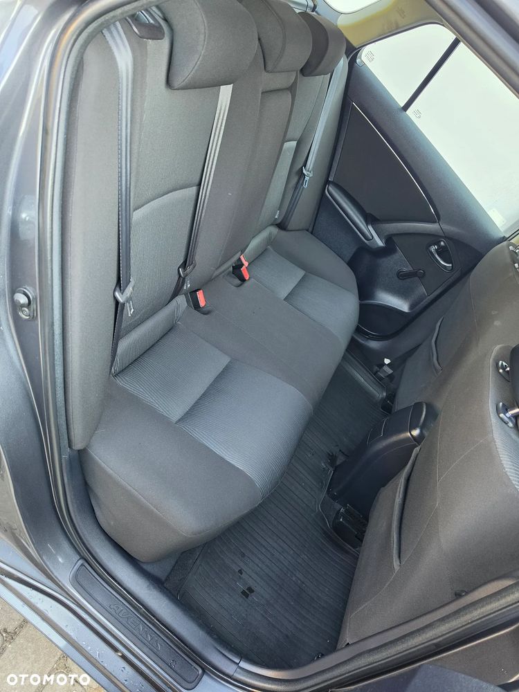 Toyota Avensis 2.0 D-4D - 14
