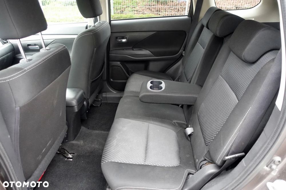 Mitsubishi Outlander 2.2 DI-D 4WD Intense - 14