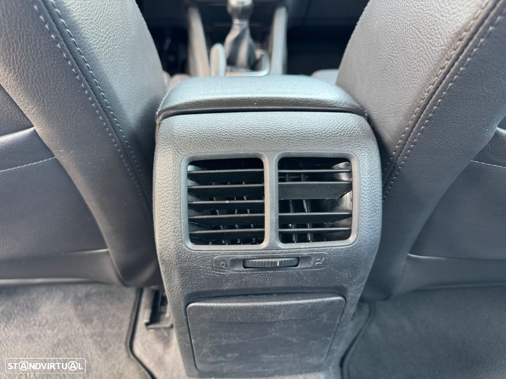 VW Jetta 2.0 TDI Sportline - 16