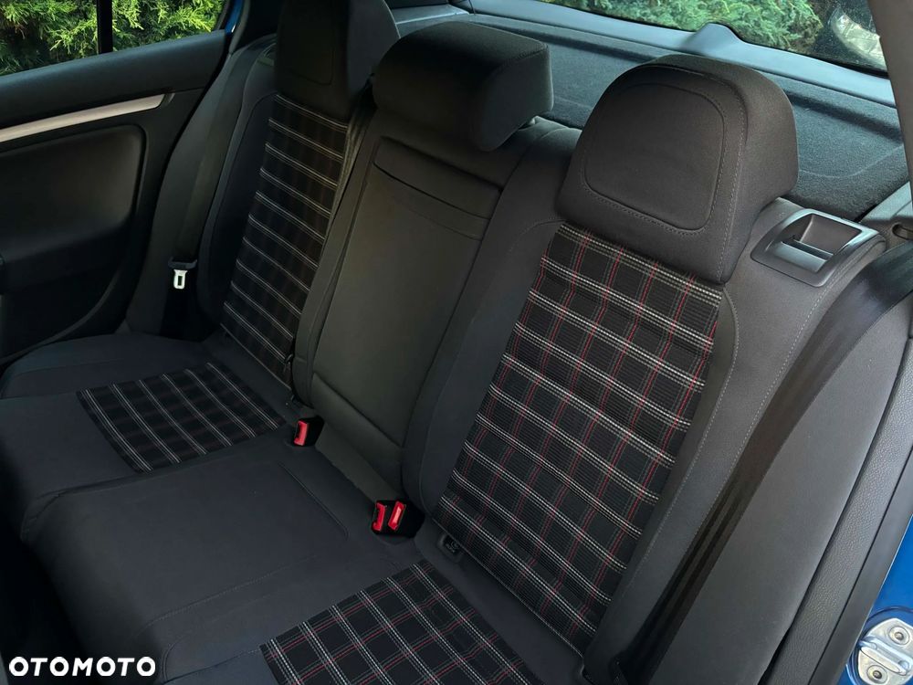 Volkswagen Golf 2.0 GTI - 13