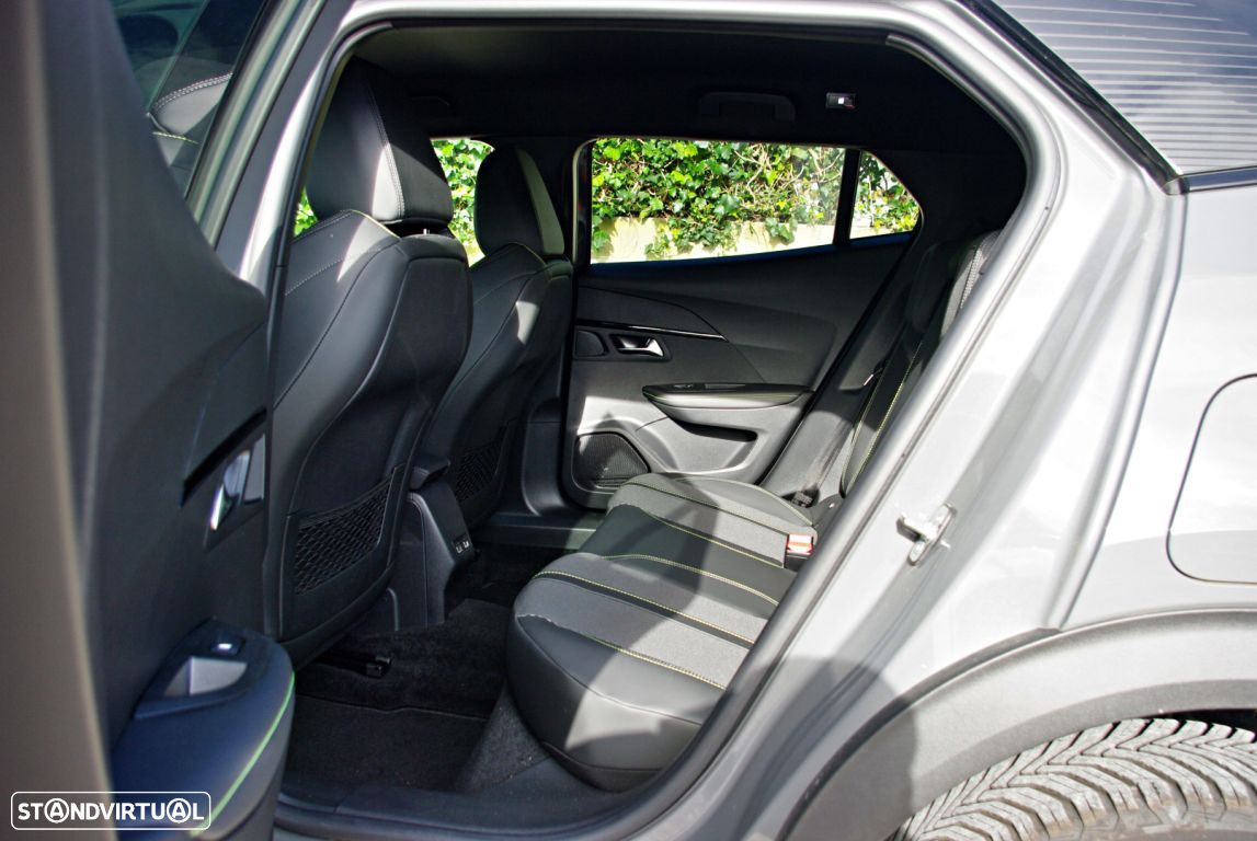 Peugeot 2008 1.2 PureTech GT Line EAT8 - 26