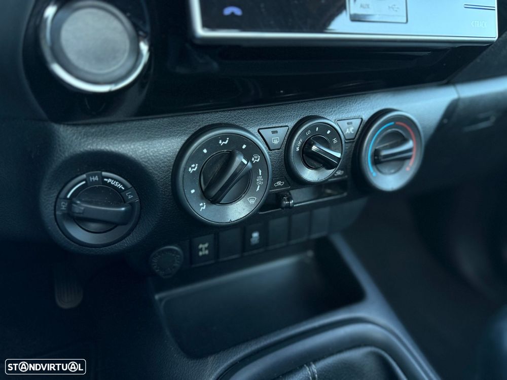 Toyota Hilux 2.4 D-4D 4WD CE CH - 31