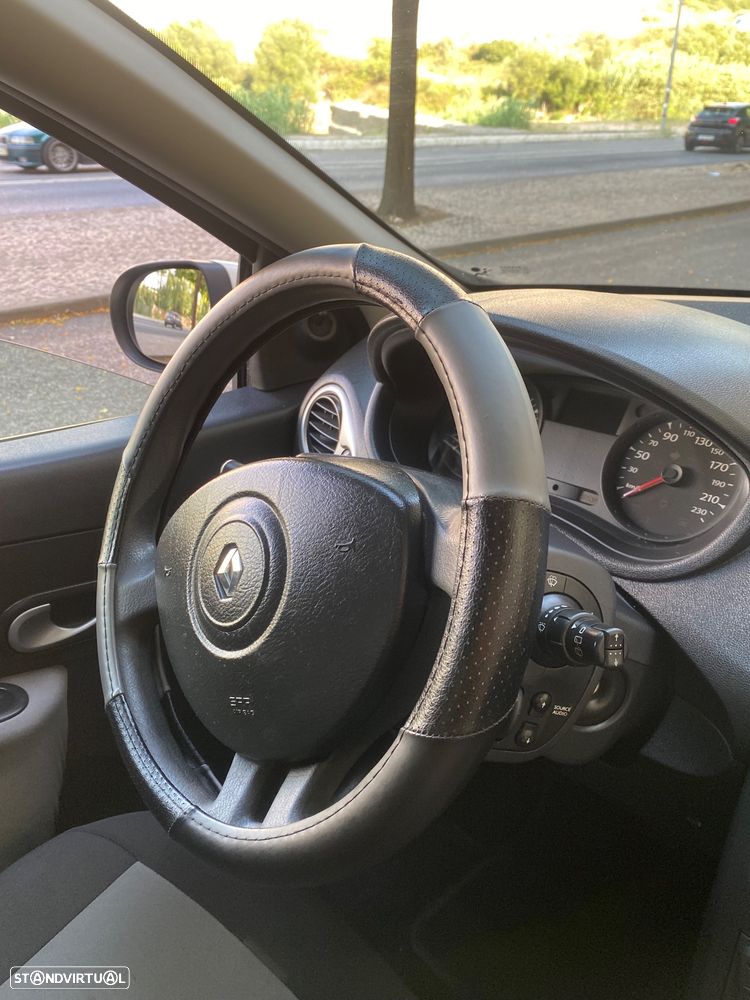 Renault Clio 1.2 16V Confort 130g - 13