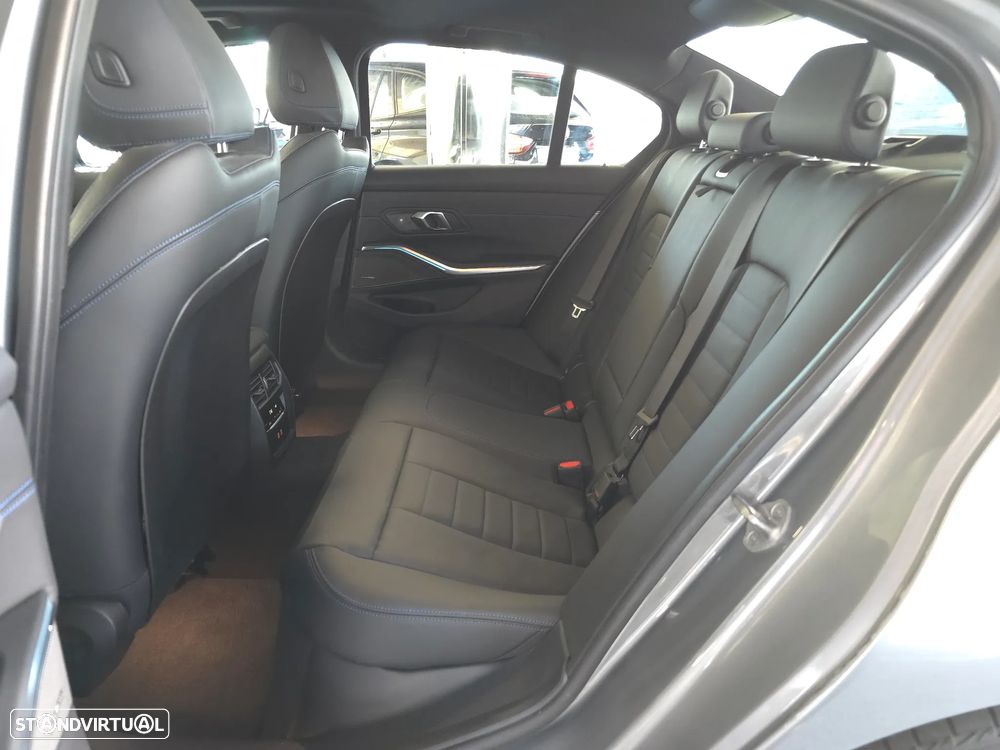 BMW 320 d Aut. M Sport - 23