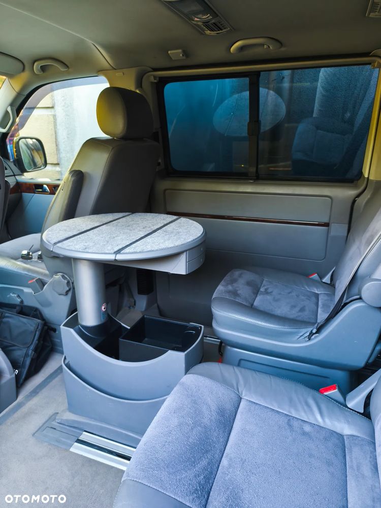 Volkswagen Multivan - 10