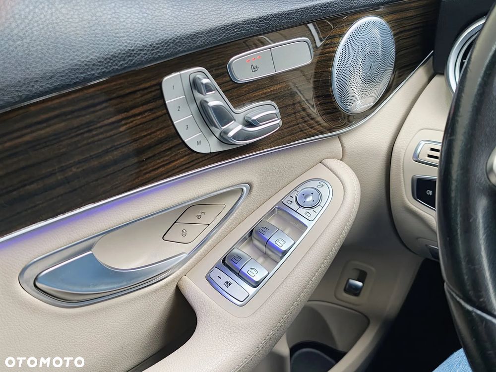 Mercedes-Benz Klasa C 300 9G-TRONIC Exclusive - 12