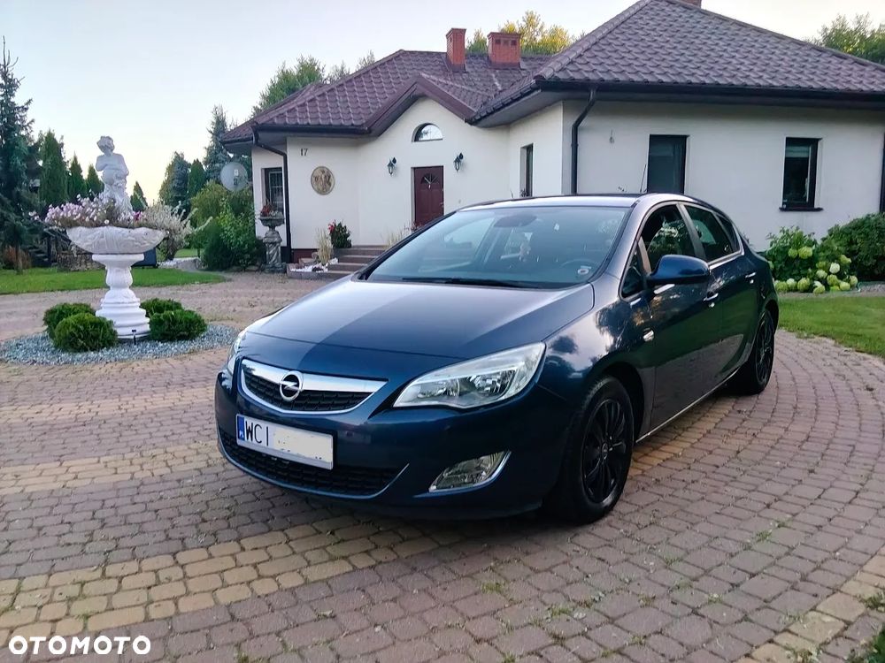 Opel Astra 1.4 T Executive - 11