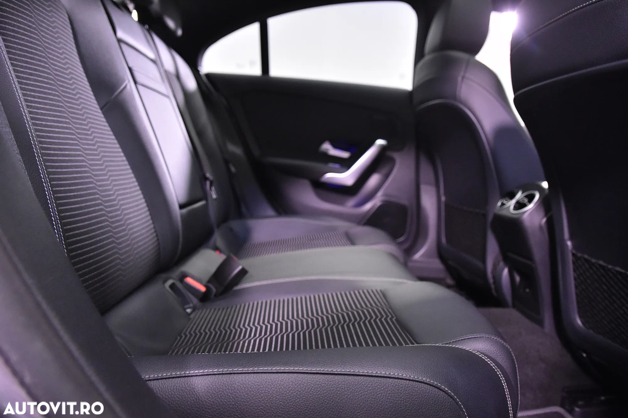 Mercedes-Benz CLA - 12