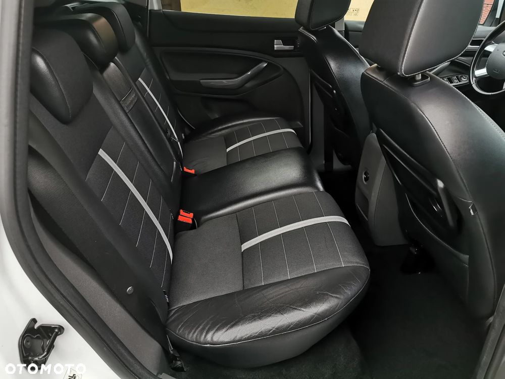 Ford Kuga 2.0 TDCi 2x4 Titanium - 22