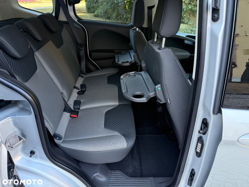 Ford Tourneo Courier 1.5 TDCi S&S Titanium - 27