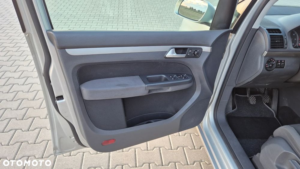 Volkswagen Touran 2.0 TDI Highline - 20
