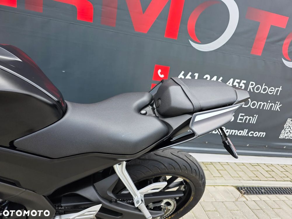 Yamaha YZF - 8