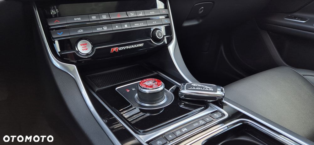 Jaguar XF 3.0 V6 AWD R-Sport - 16