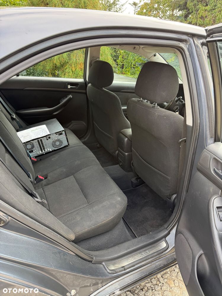 Toyota Avensis - 12