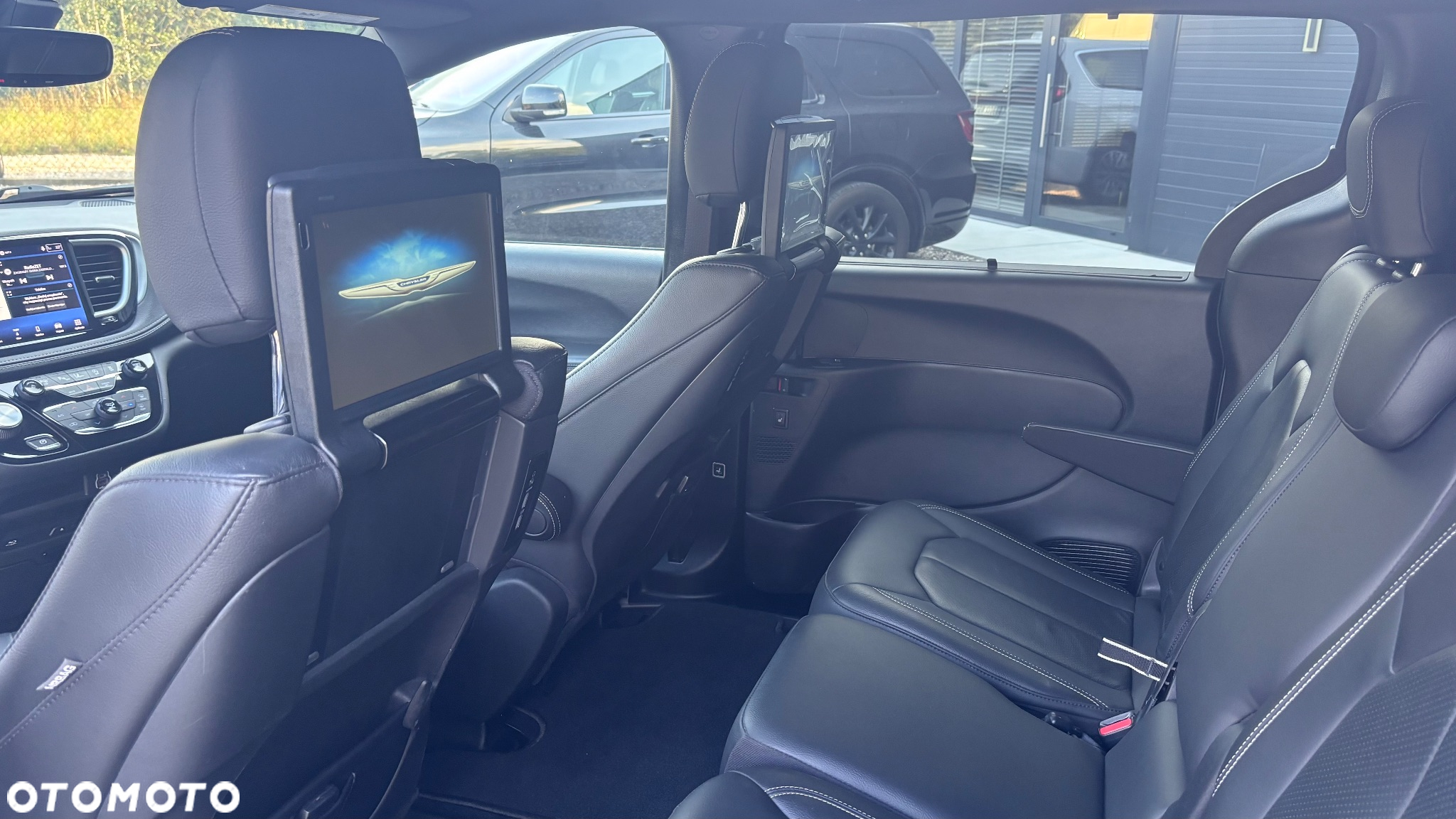 Chrysler Pacifica - 17