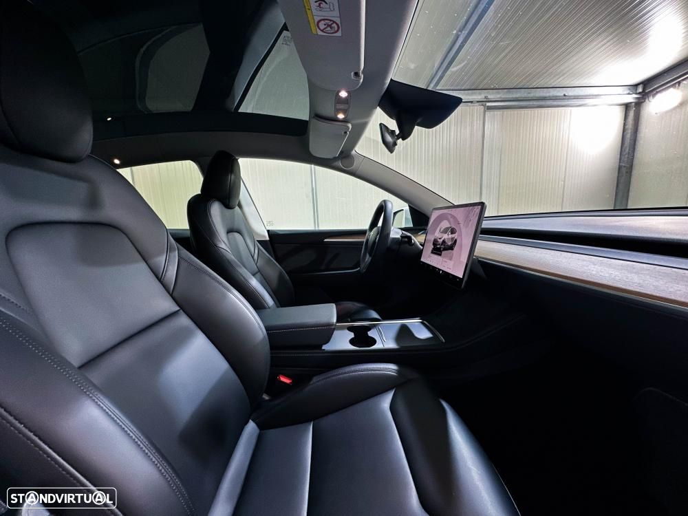 Tesla Model Y Standard - 32