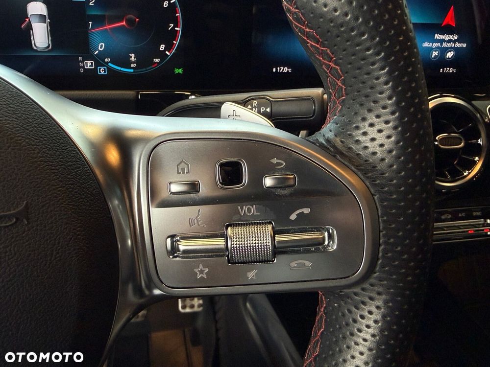 Mercedes-Benz GLA - 33
