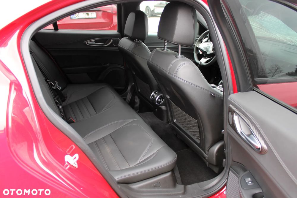 Alfa Romeo Giulia - 25