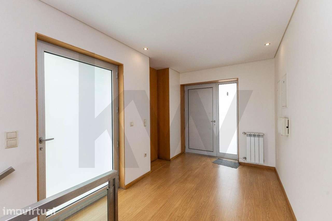 Moradia T3 com 3 suítes, piscina e jardim, em Valadares, Vila Nova de - Grande imagem: 5/34